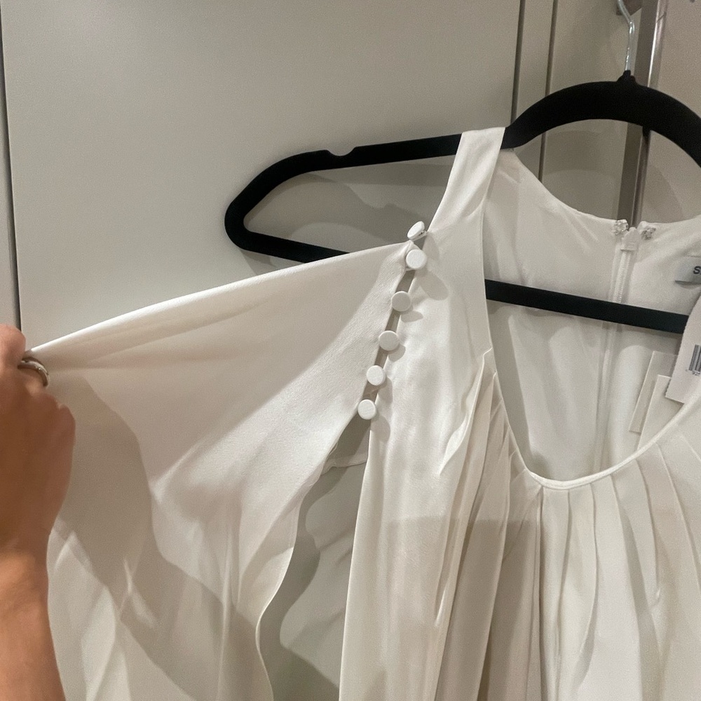 White gown - Picture 3 of 9